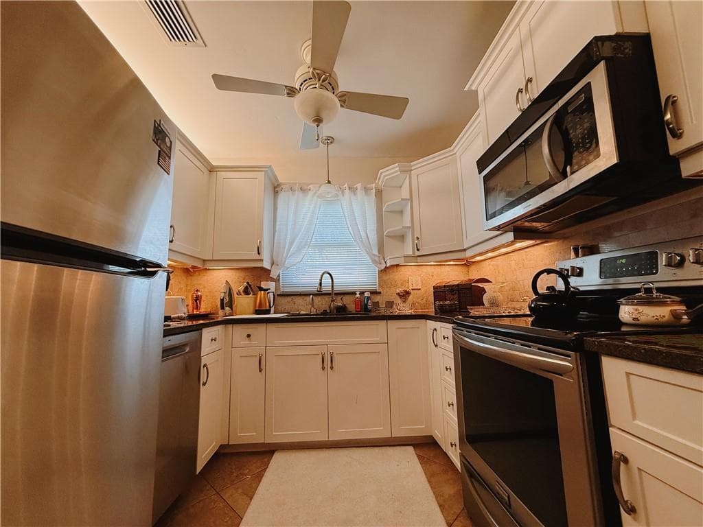 106 Spring Lake Court 201, Vero Beach, FL 32962 — photo 14 of 24