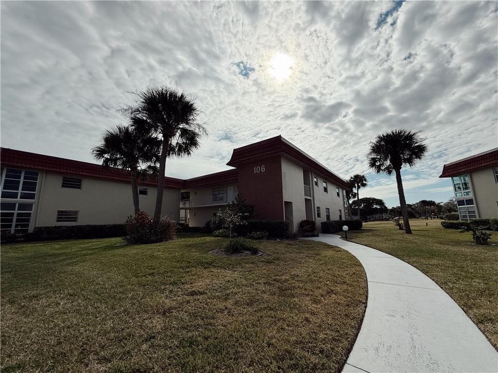 106 Spring Lake Court 201, Vero Beach, FL 32962 — photo 17 of 24