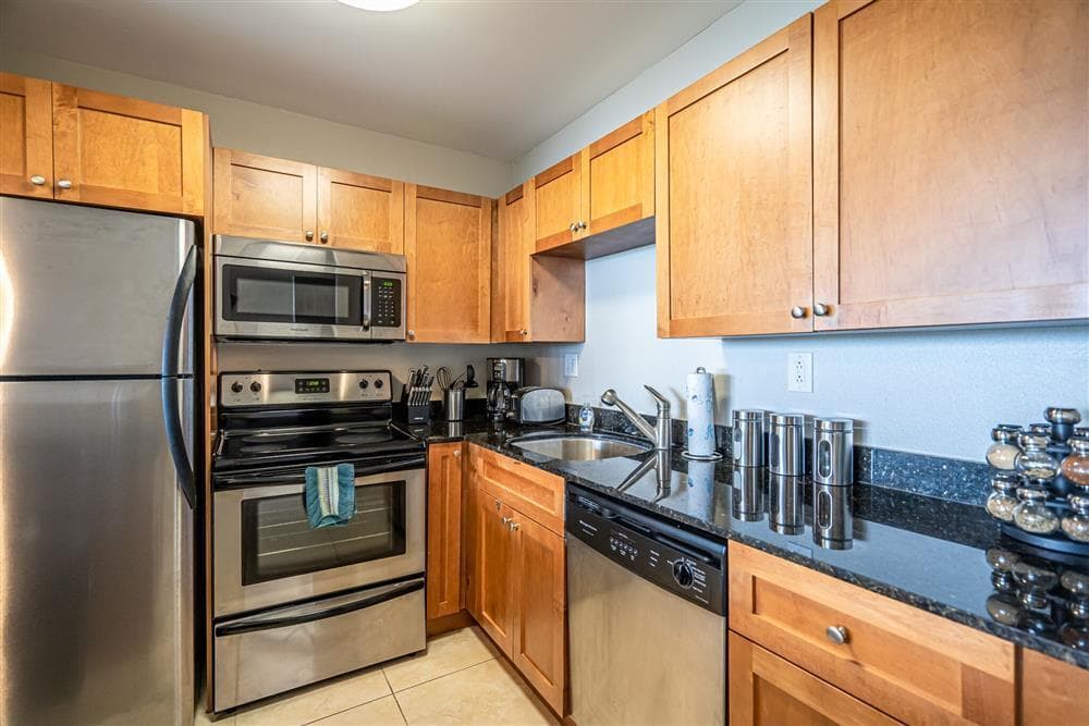 1830 Embassy Drive 409, West Palm Beach, FL 33401 — photo 5 of 15
