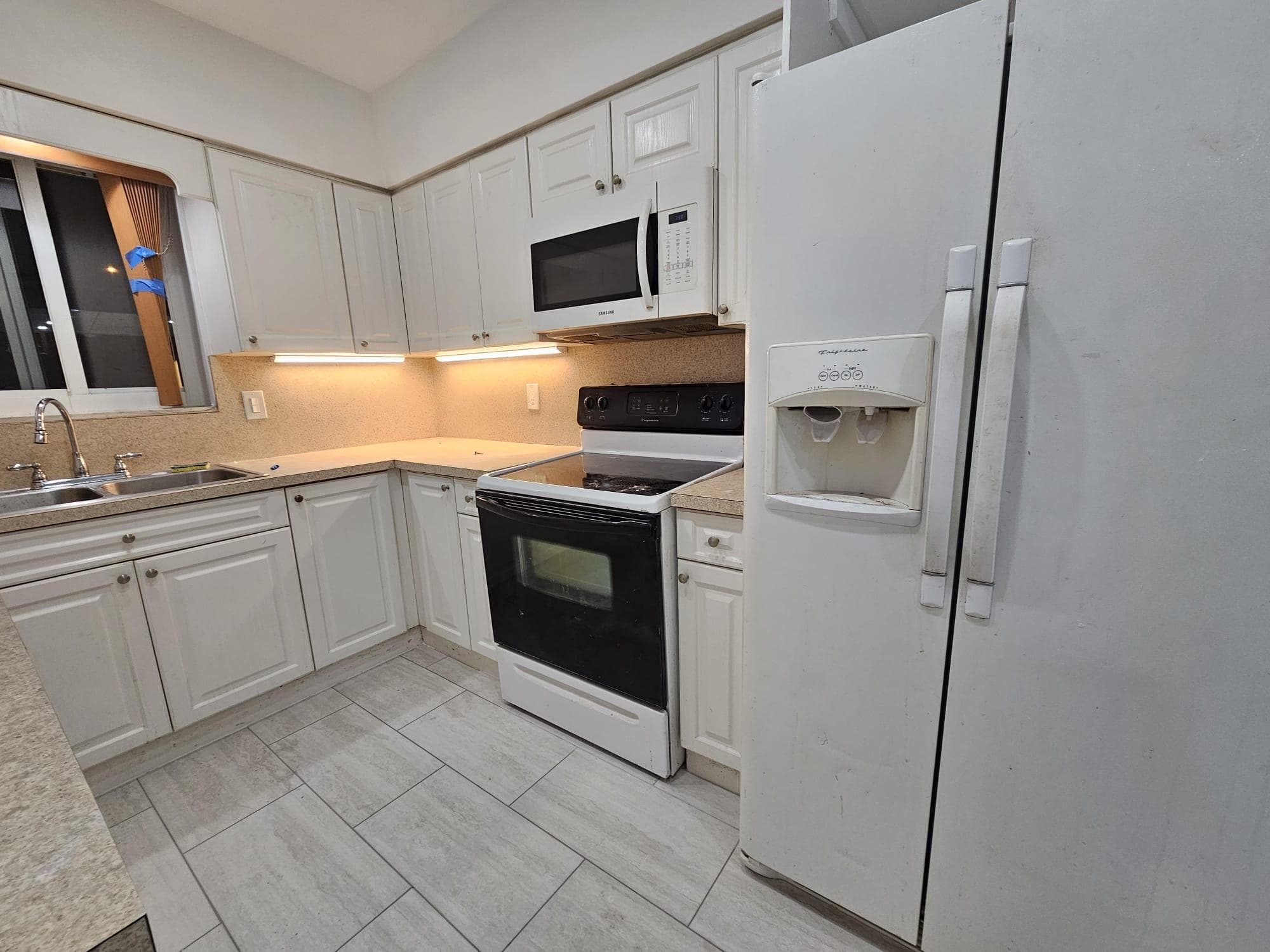 2030 SW 41st Avenue 3, Fort Lauderdale, FL 33317 — photo 3 of 16