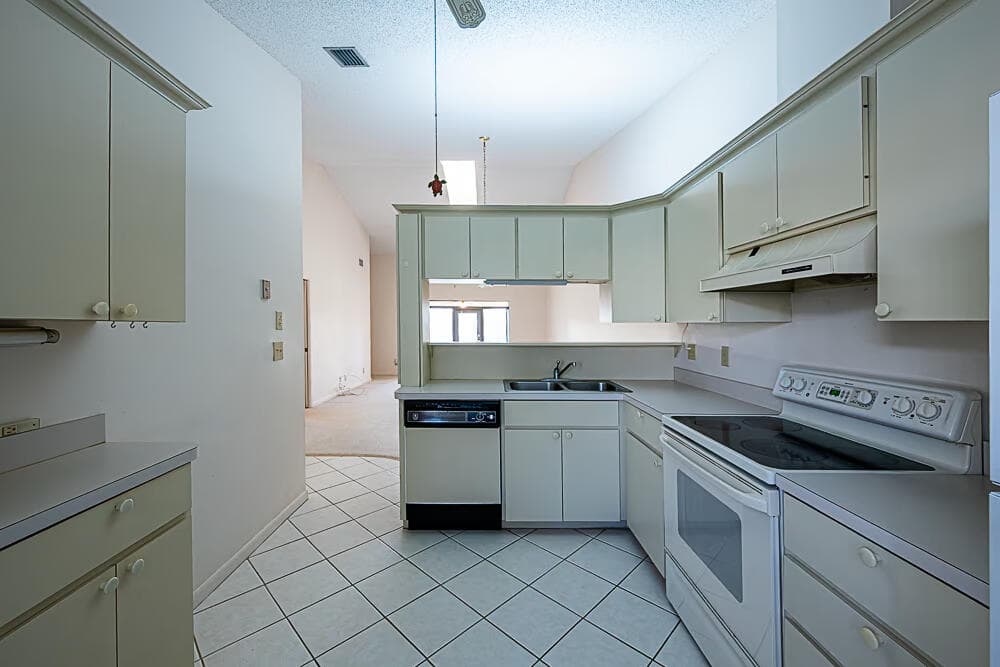 7667 SE Sugar Sand Circle, Hobe Sound, FL 33455 — photo 4 of 17