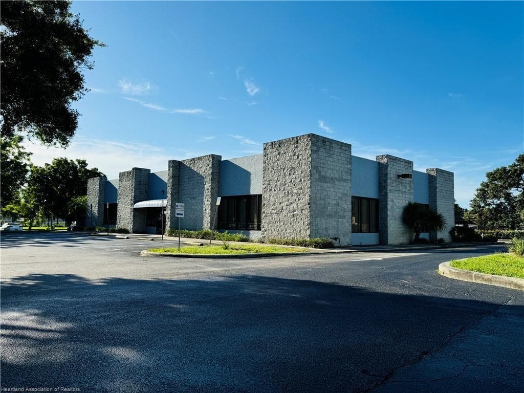 346 E Royal Palm Street, Lake Placid, FL 33852 — photo 19 of 31