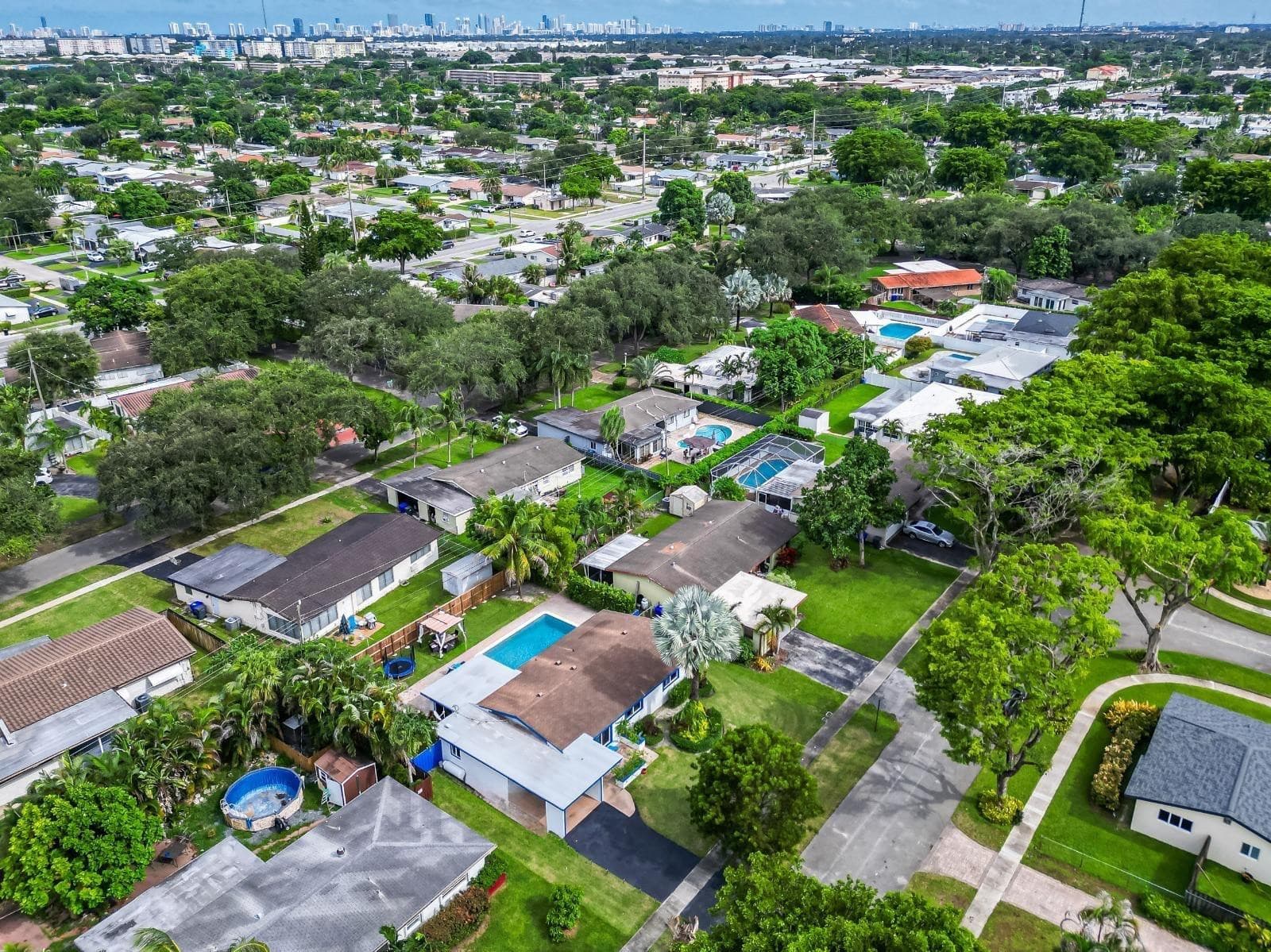 315 S 57th Avenue, Hollywood, FL 33023 — photo 2 of 19