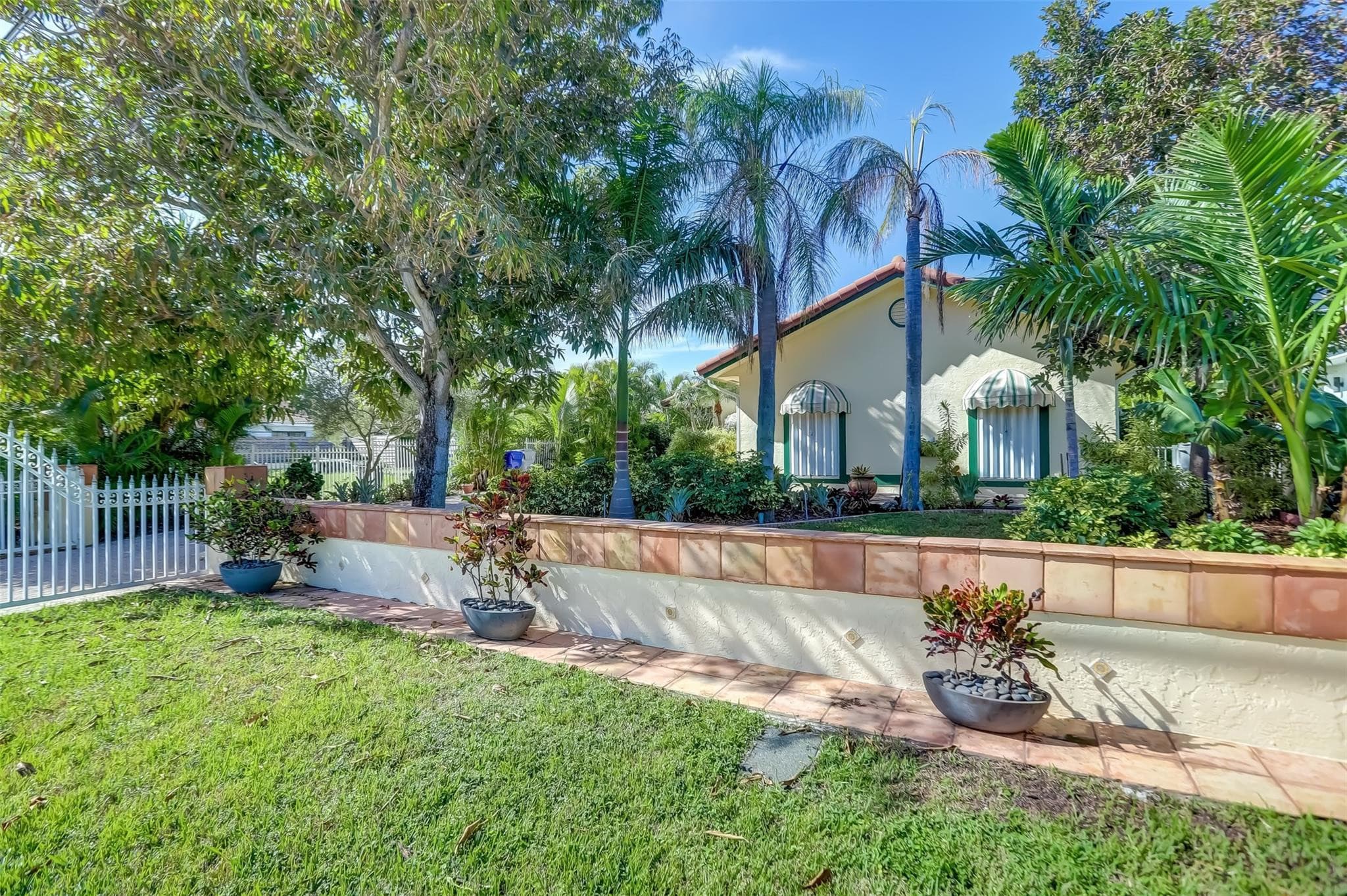 305 S Riverside Drive, Pompano Beach, FL 33062 — photo 8 of 74