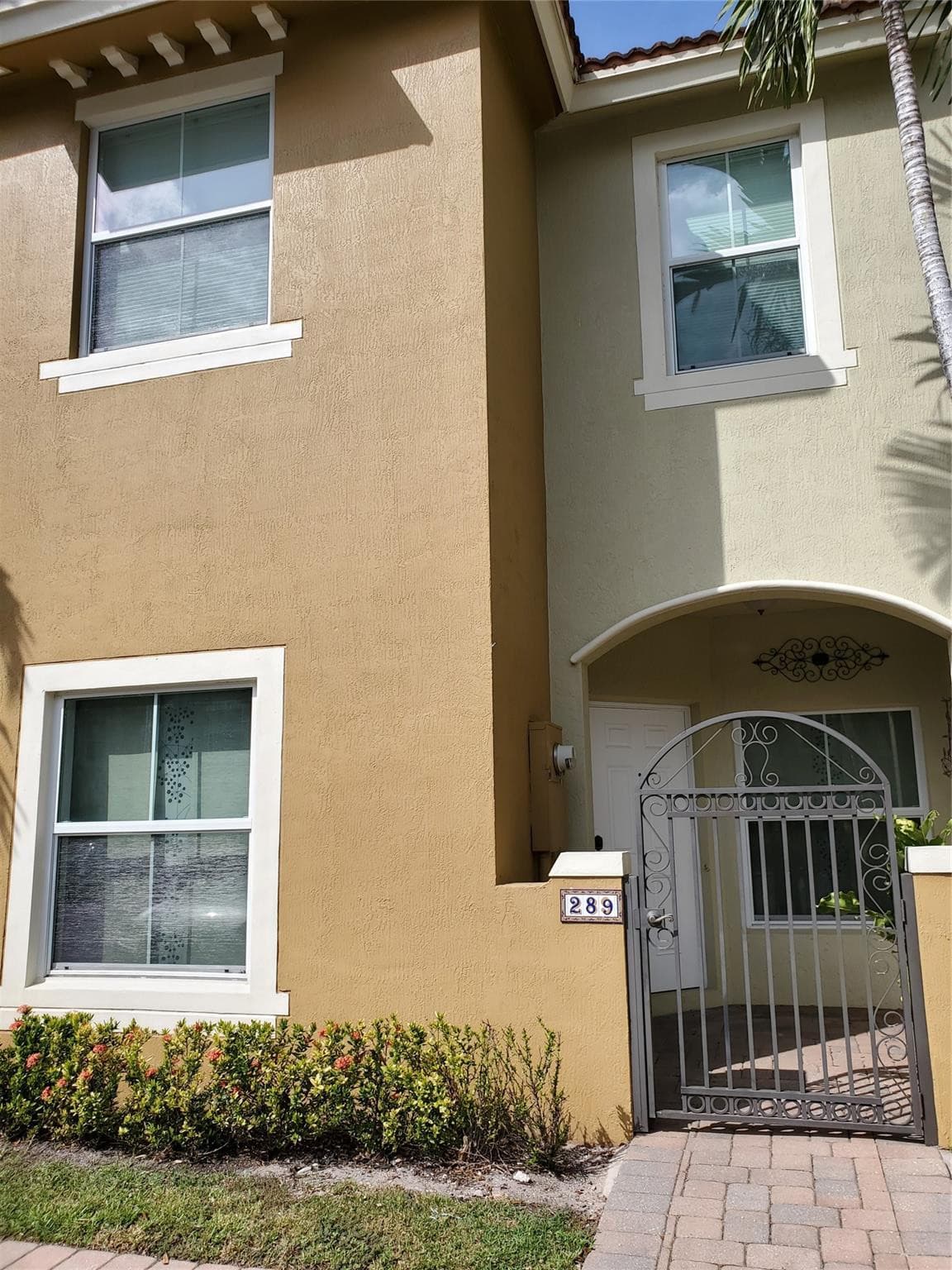 Townhouse in Boynton Beach — photo 1 of 24