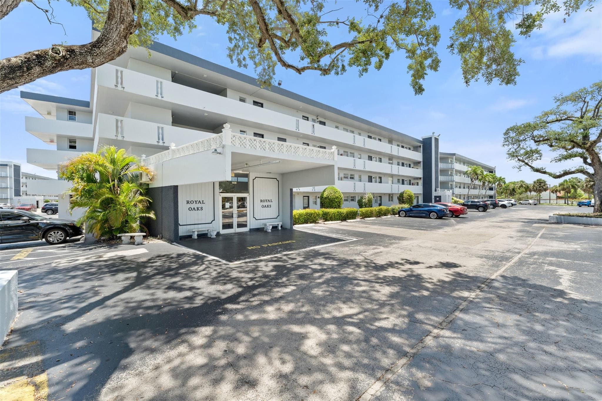 441 NE 195th Street 302, Miami, FL 33179 — photo 24 of 30