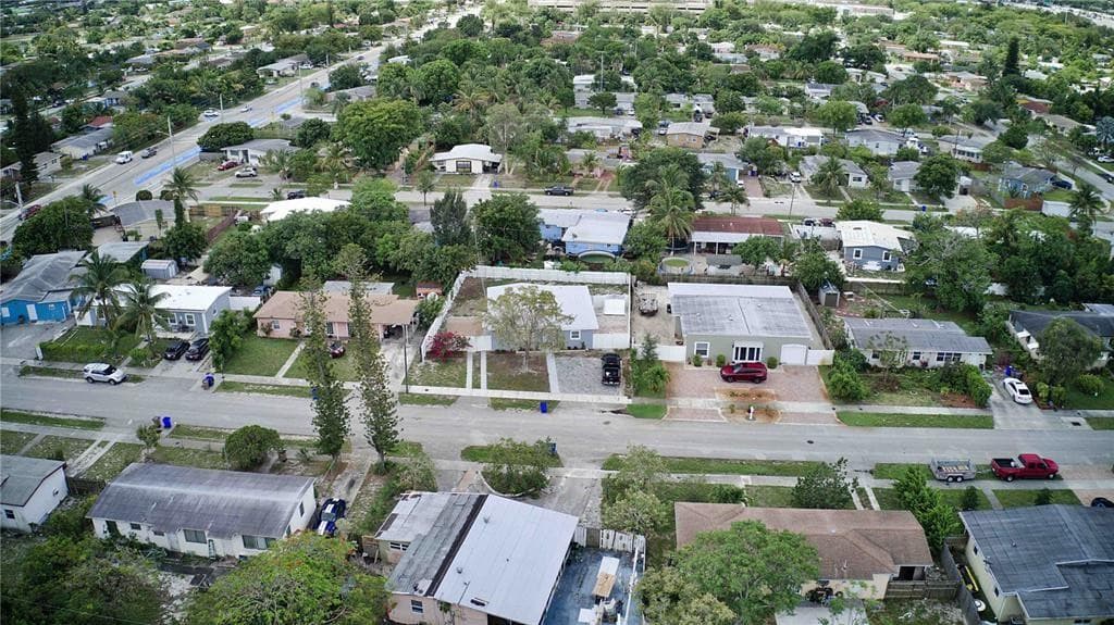 266 NE 42nd Street, Deerfield Beach, FL 33064 — photo 6 of 31