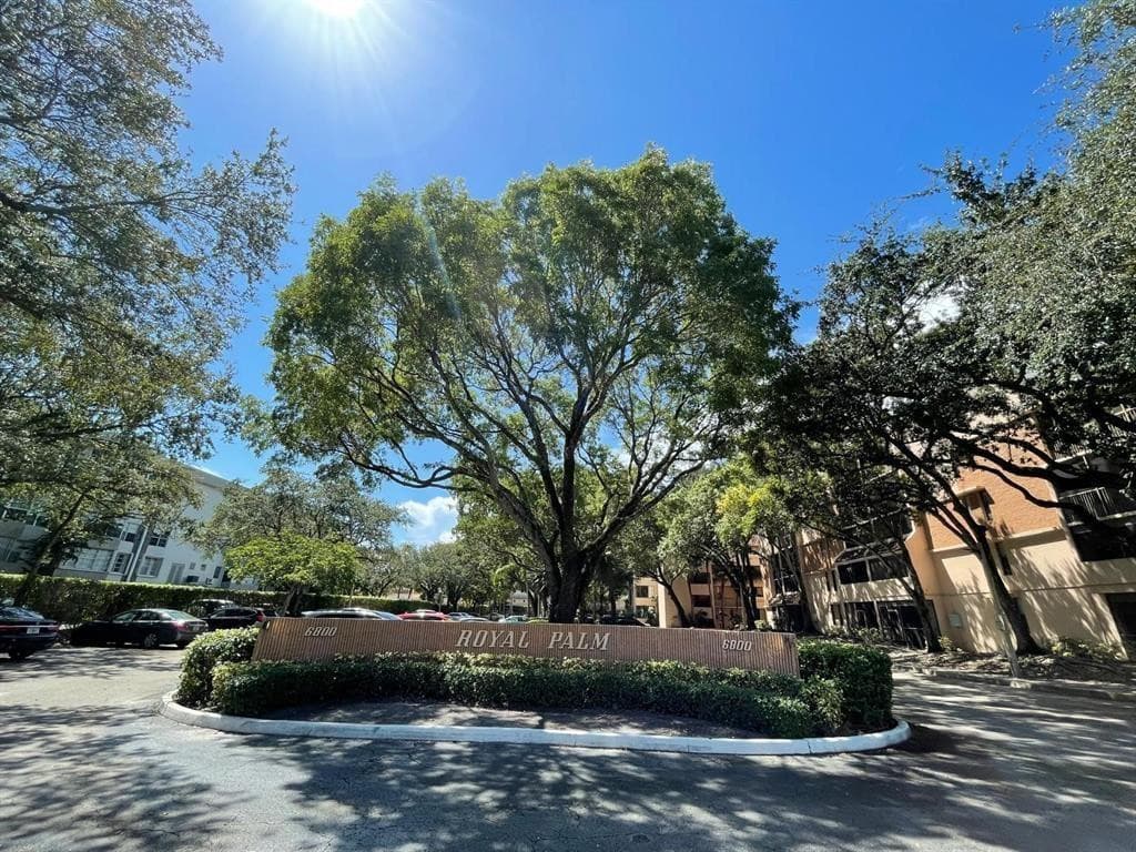Condominium in Plantation — photo 1 of 19