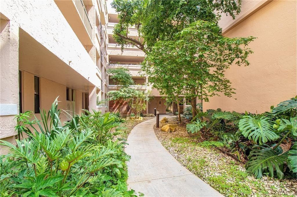 Condominium in Plantation — photo 3 of 19