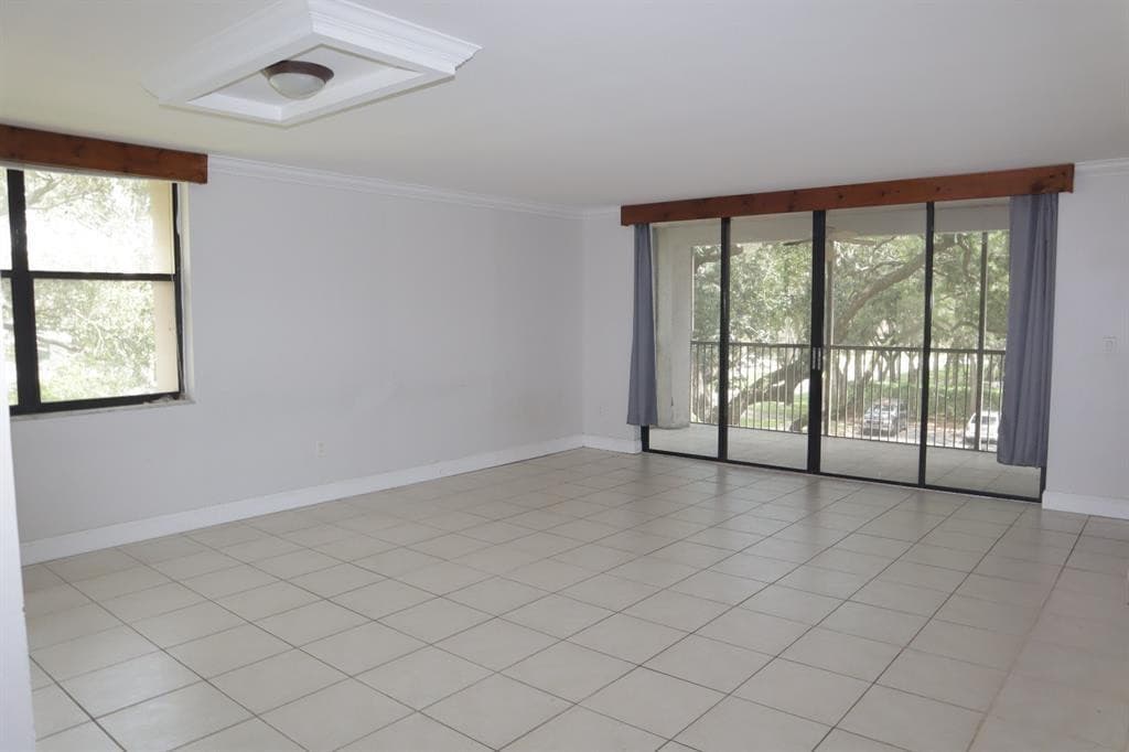 Condominium in Plantation — photo 5 of 19