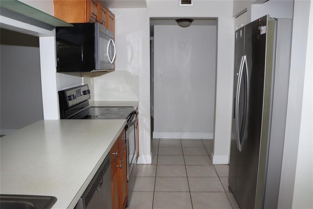 Condominium in Plantation — photo 7 of 19