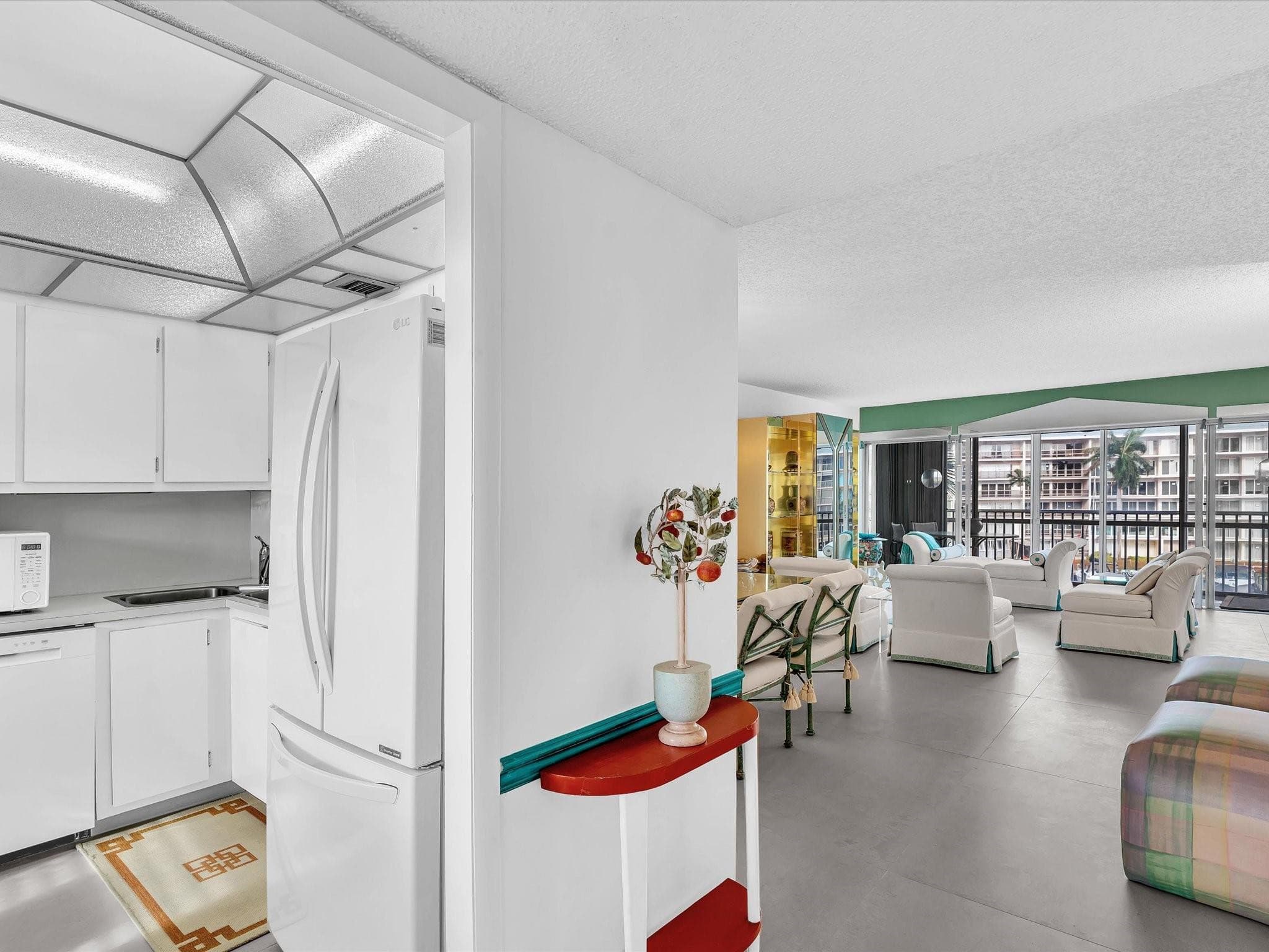 1537 E Hillsboro Boulevard 438, Deerfield Beach, FL 33441 — photo 4 of 62