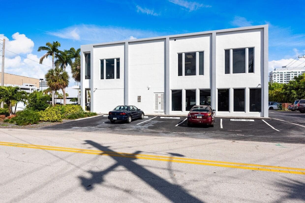 900 NE 26th Avenue, Fort Lauderdale, FL 33304 — photo 2 of 5