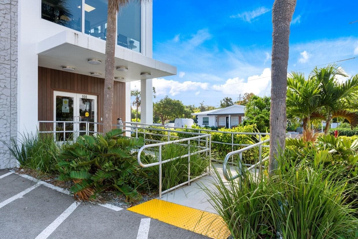 900 NE 26th Avenue, Fort Lauderdale, FL 33304 — photo 4 of 5