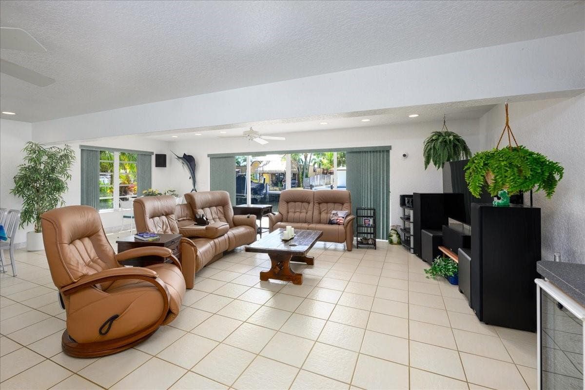 200 SE 11th Street, Pompano Beach, FL 33060 — photo 11 of 30