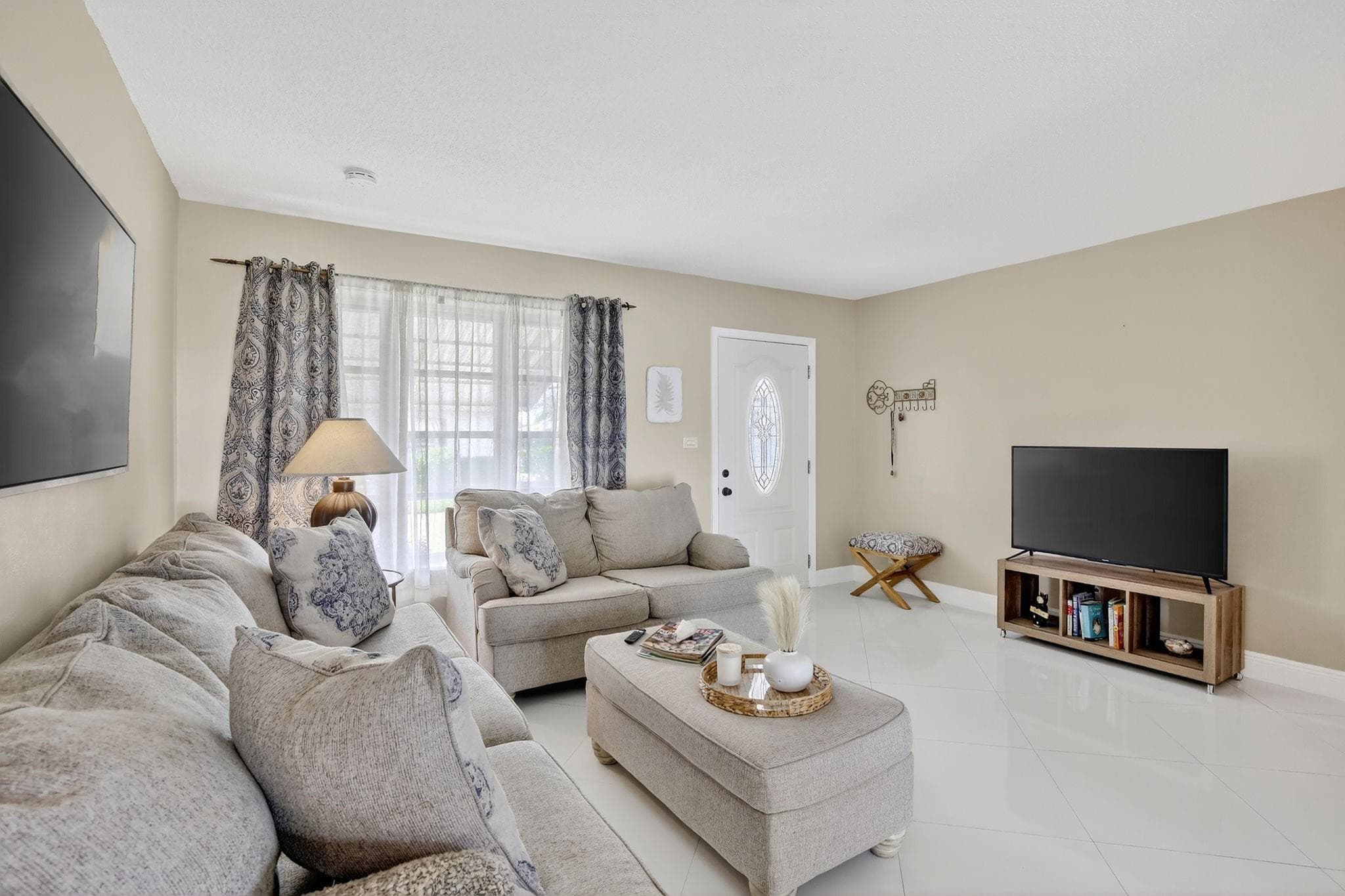 4305 NW 49th Drive, Tamarac, FL 33319 — photo 7 of 40