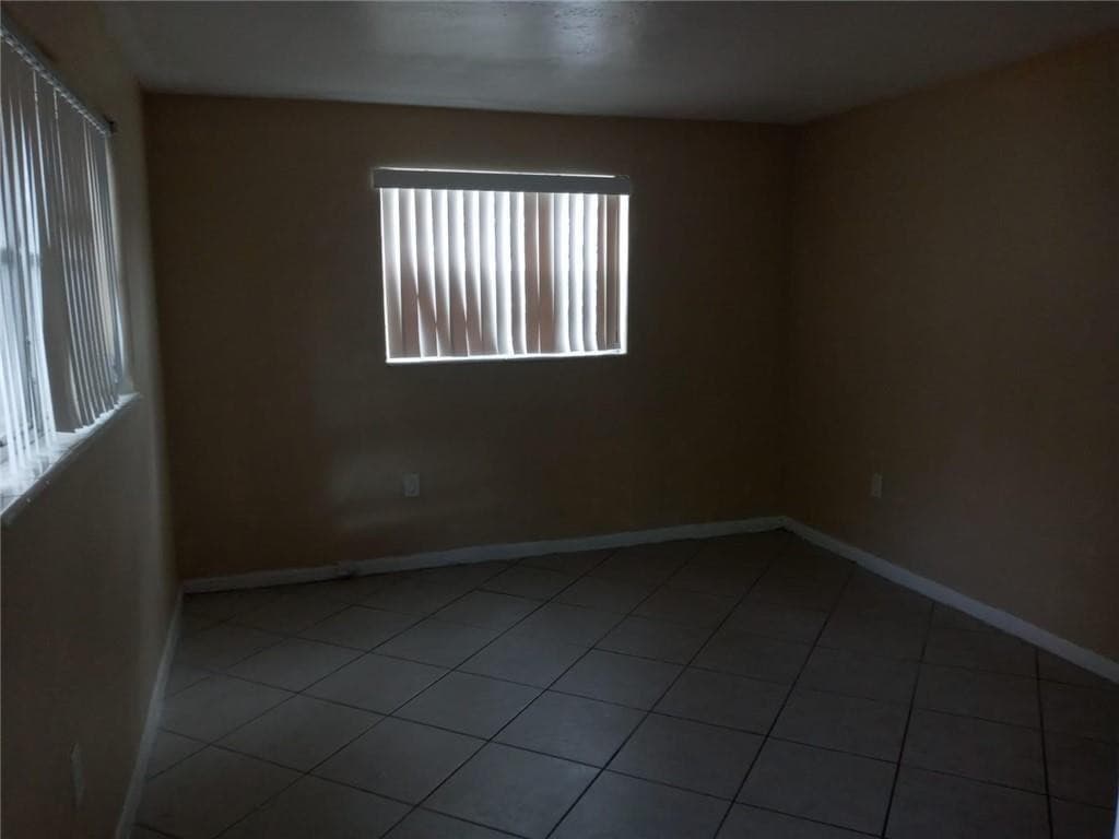 Apartment in Sunrise — photo 2 of 15