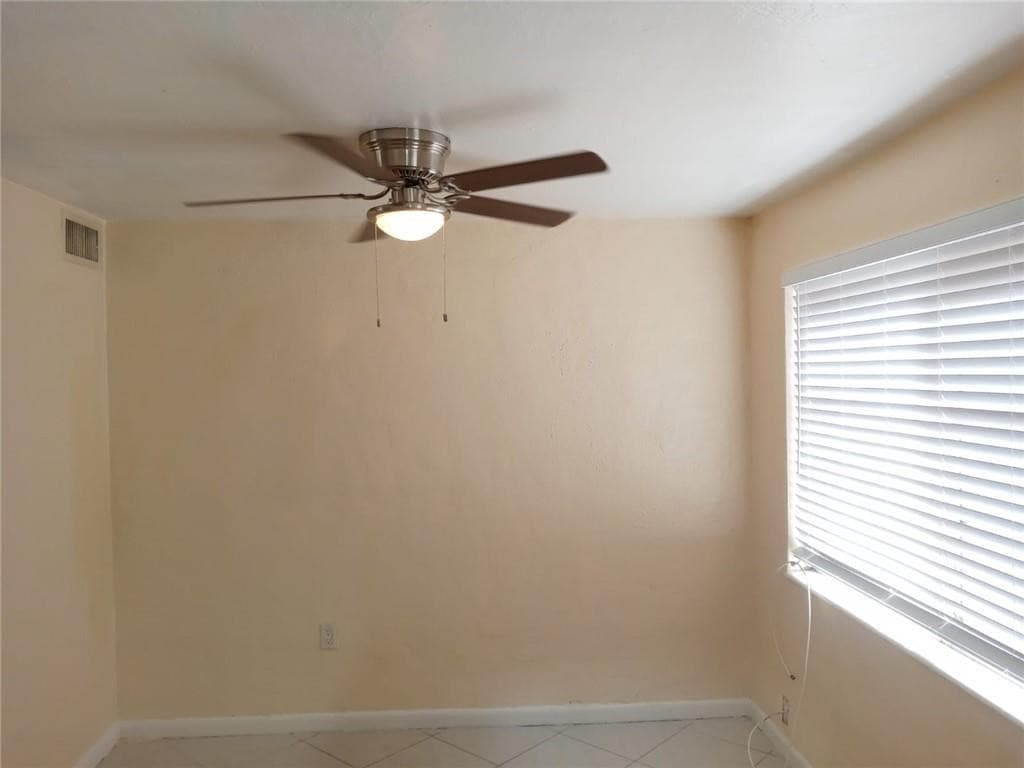 Apartment in Sunrise — photo 6 of 15