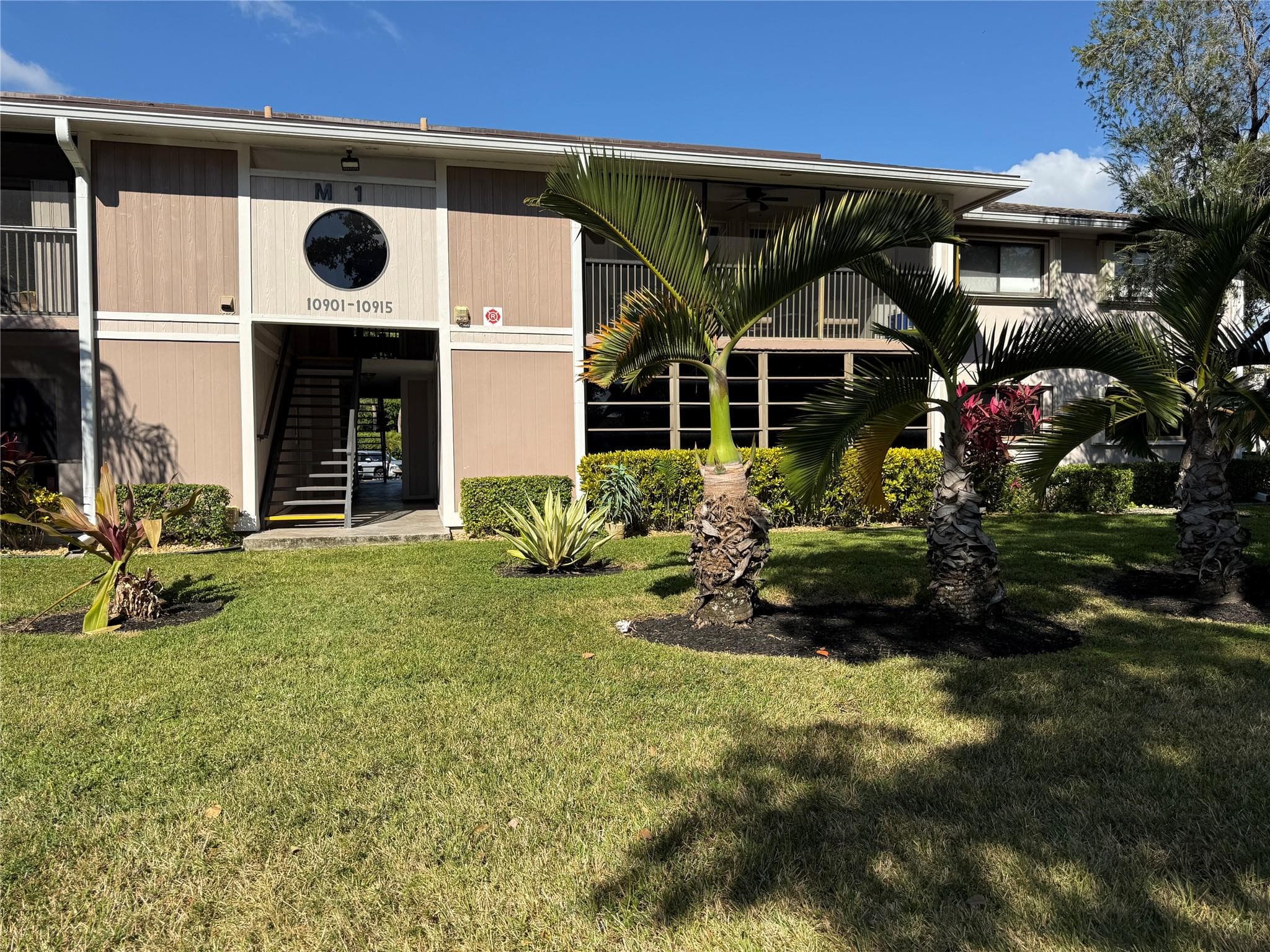 10905 W Clairmont Circle 102, Tamarac, FL 33321 — photo 2 of 25