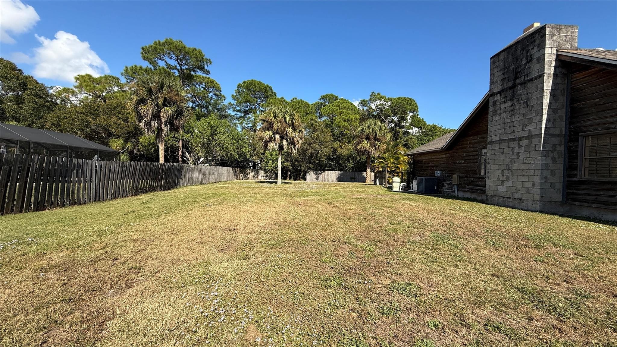 354 Baysinger Avenue, Fort Pierce, FL 34982 — photo 5 of 37