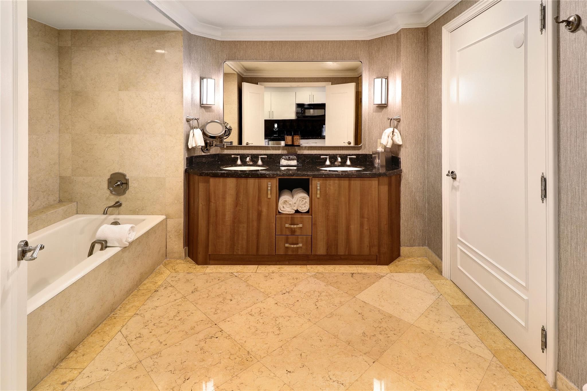 601 N Ft Lauderdale Bch Boulevard 905, Fort Lauderdale, FL 33304 — photo 3 of 17