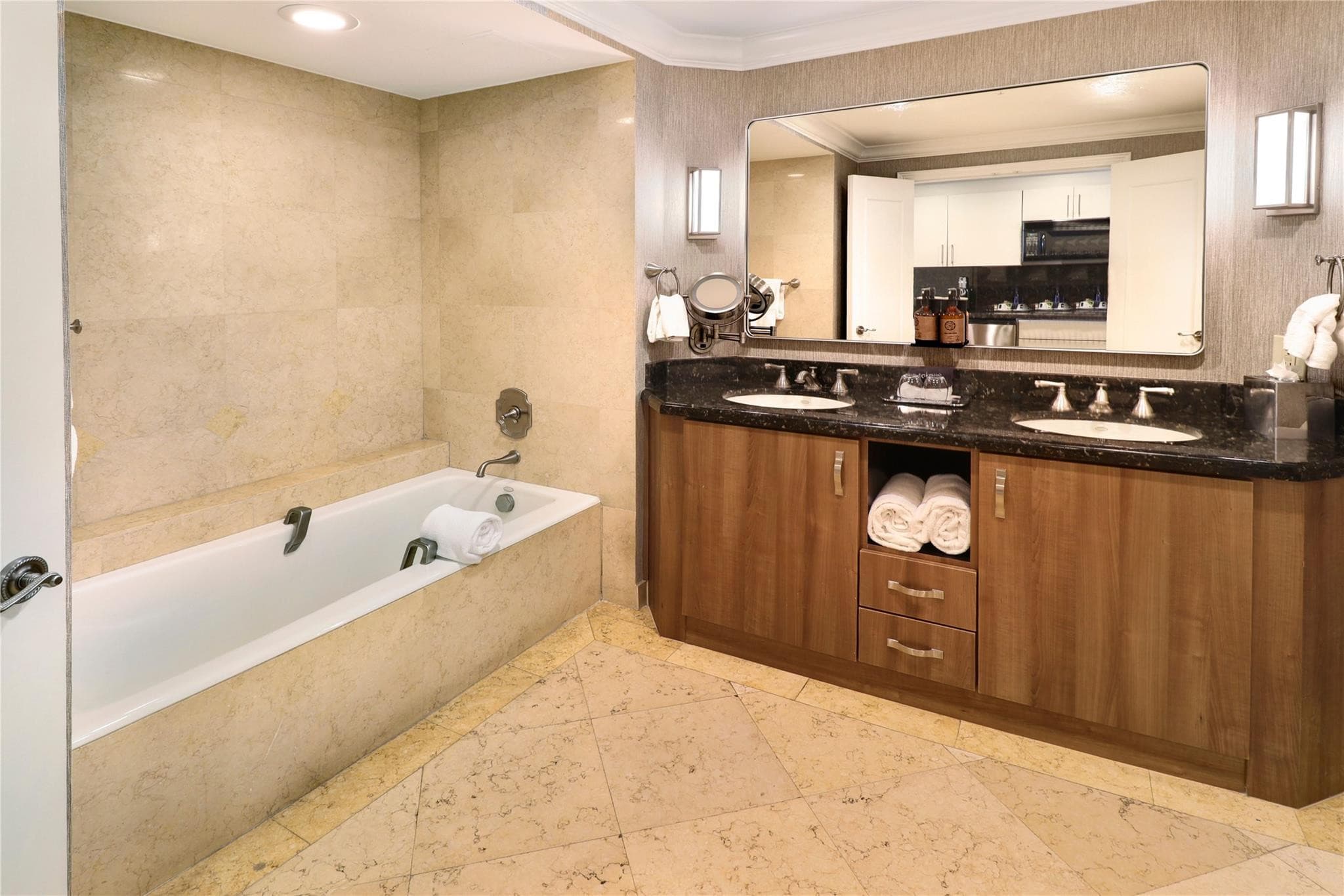 601 N Ft Lauderdale Bch Boulevard 905, Fort Lauderdale, FL 33304 — photo 5 of 17