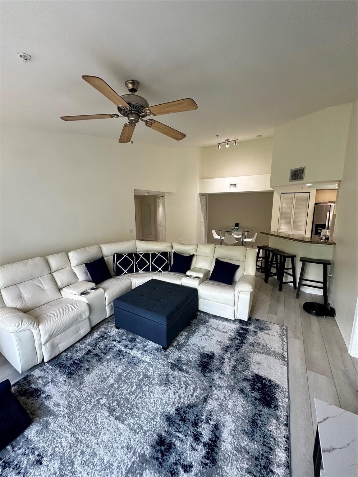 2131 SE 10th Avenue 1120, Fort Lauderdale, FL 33316 — photo 1 of 9