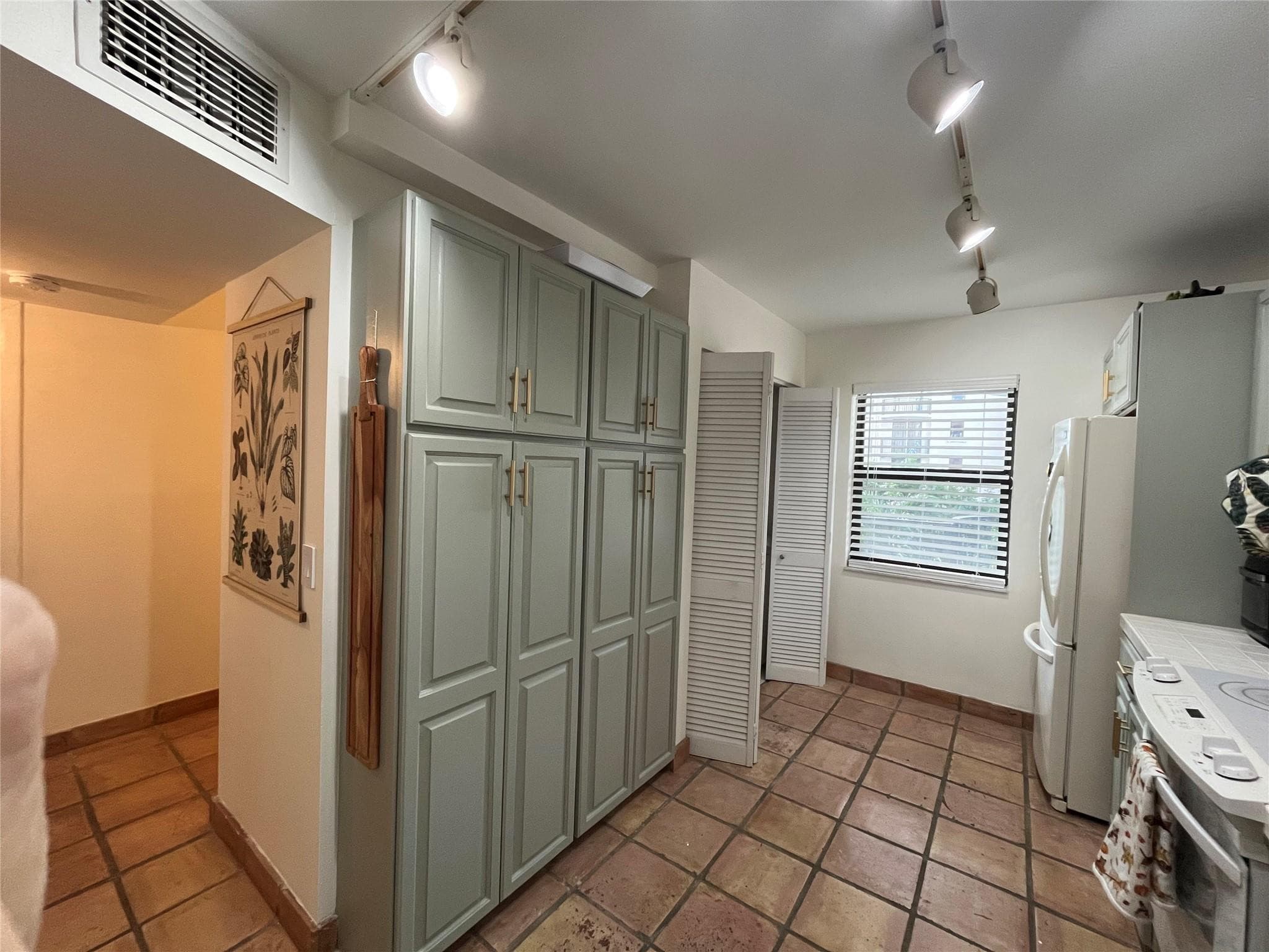 2029 N Ocean Boulevard 303, Fort Lauderdale, FL 33305 — photo 11 of 21