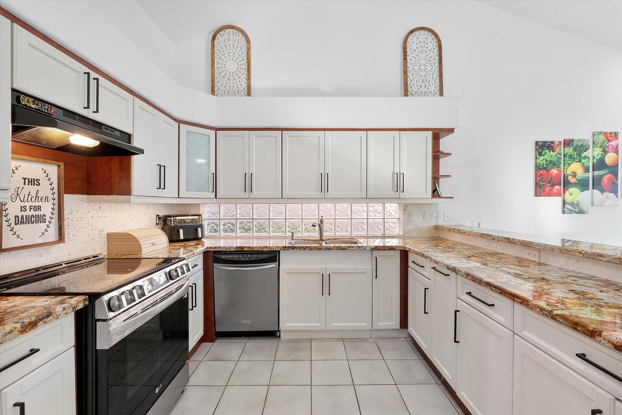 1043 Laguna Springs Drive, Weston, FL 33326 — photo 9 of 43