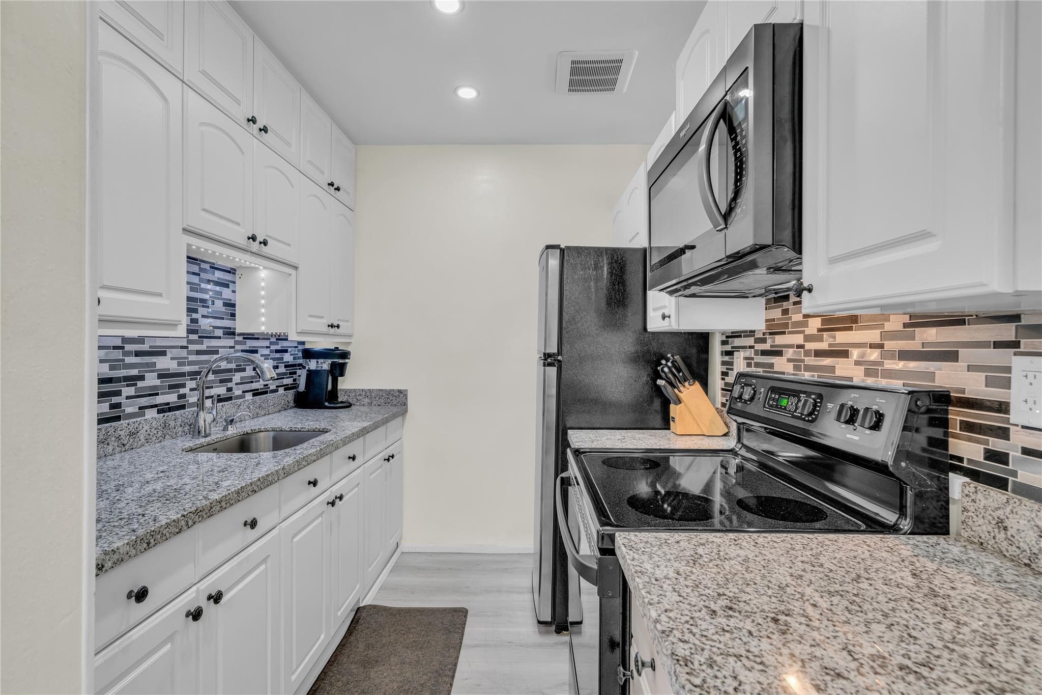 1050 SW 11th Street 1L, Hallandale Beach, FL 33009 — photo 3 of 10