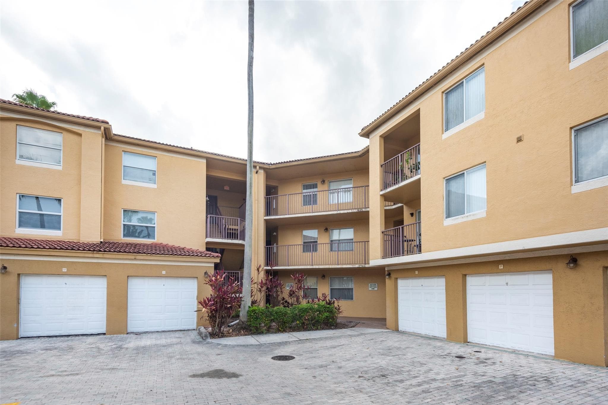 761 N Pine Island Road 106, Plantation, FL 33324 — photo 2 of 28