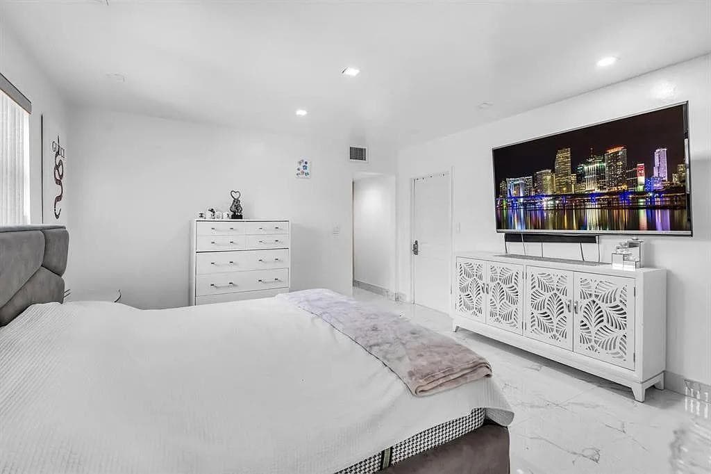 4100 N 36th Avenue, Hollywood, FL 33021 — photo 11 of 13
