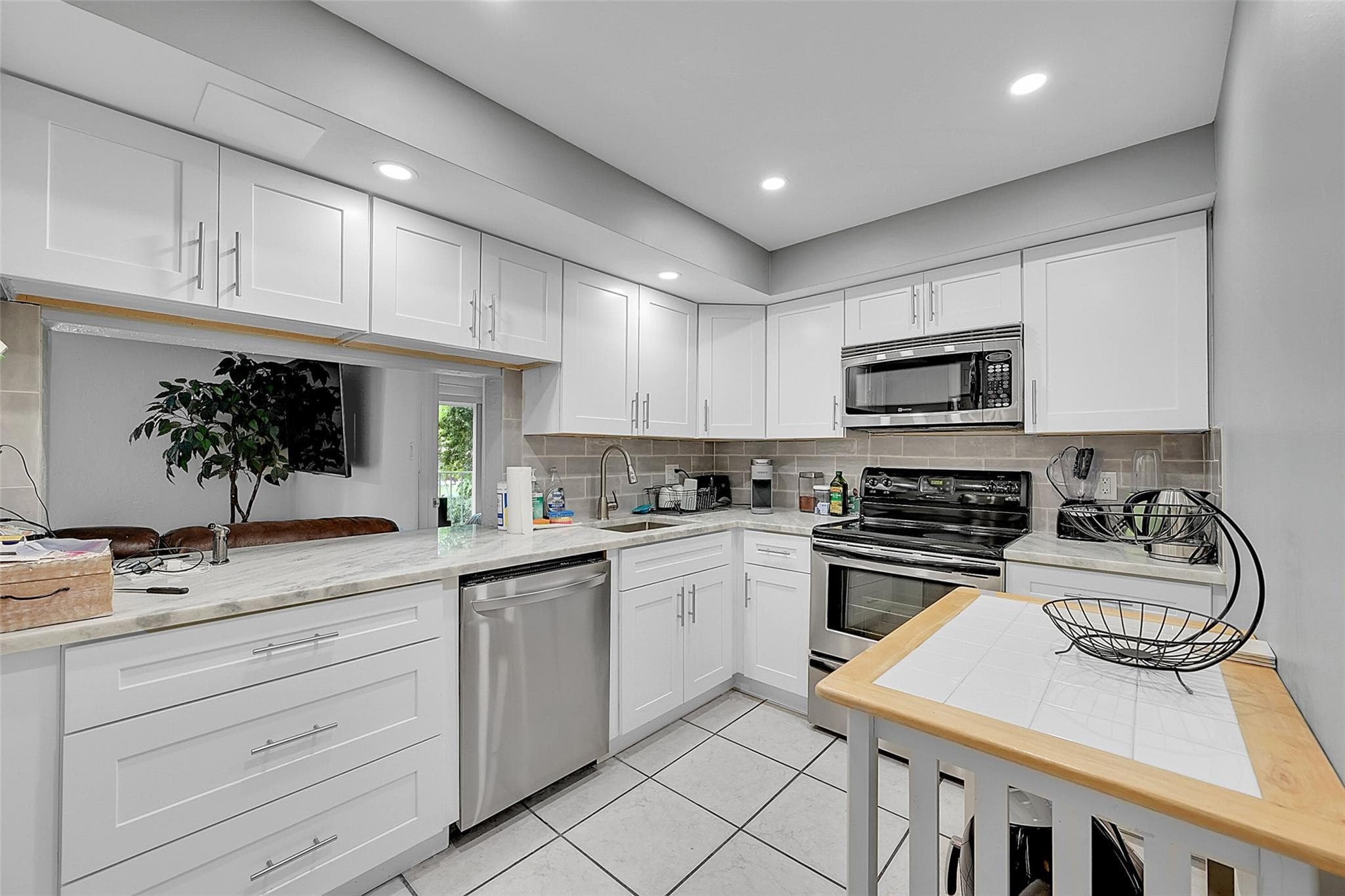 3909 N Ocean Boulevard 108, Fort Lauderdale, FL 33308 — photo 8 of 37