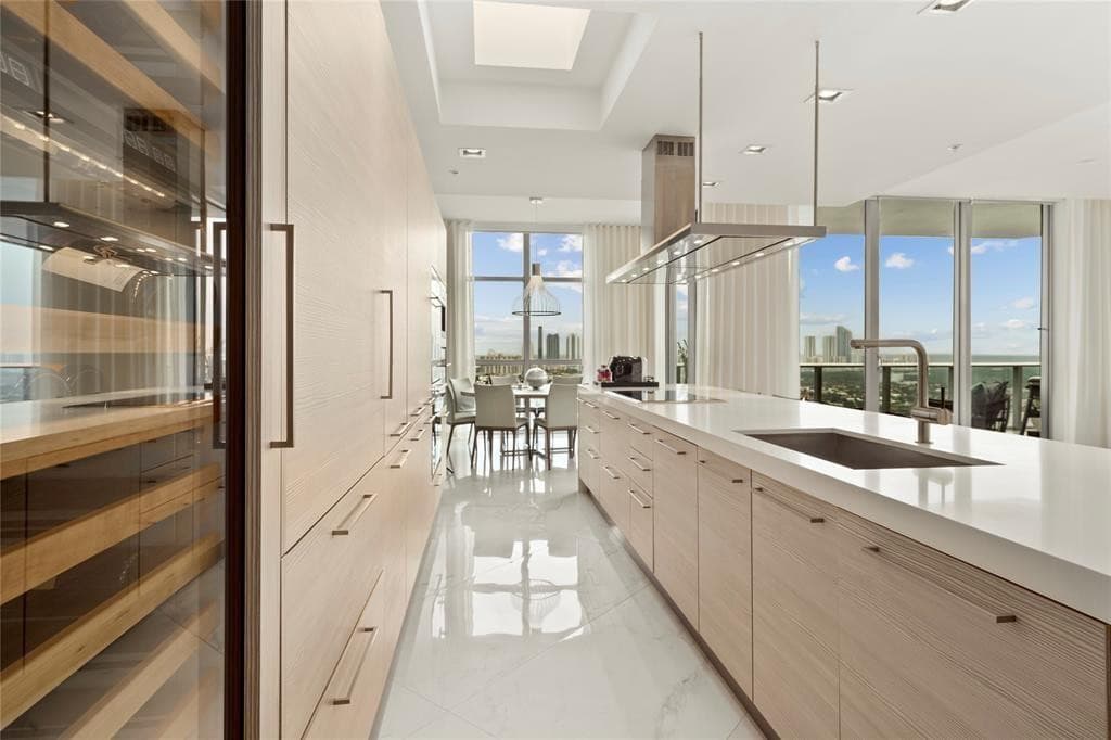 17301 Biscayne Boulevard Ph 7, Aventura, FL 33160 — photo 7 of 70