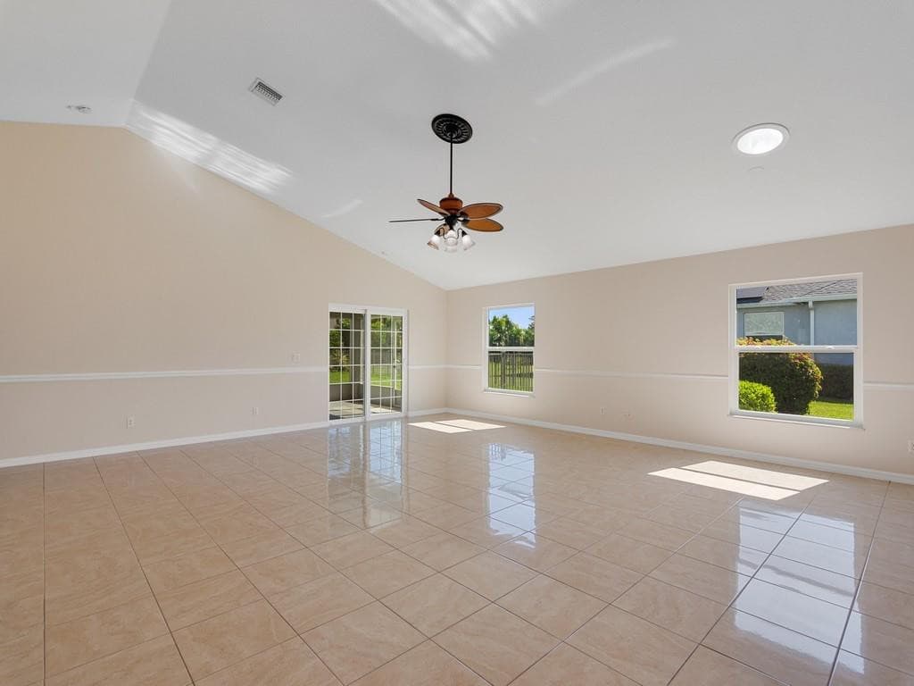8340 Paladin Square, Vero Beach, FL 32967 — photo 4 of 28