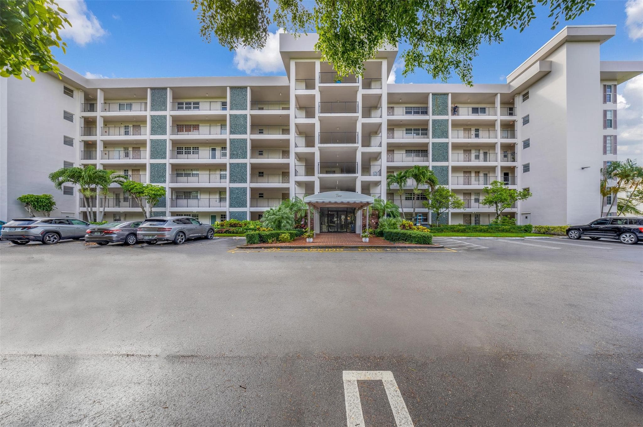 2850 N Palm Aire Drive 104, Pompano Beach, FL 33069 — photo 1 of 23