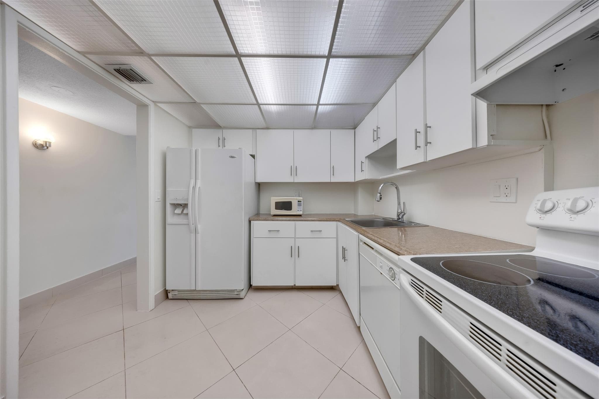2850 N Palm Aire Drive 104, Pompano Beach, FL 33069 — photo 4 of 23