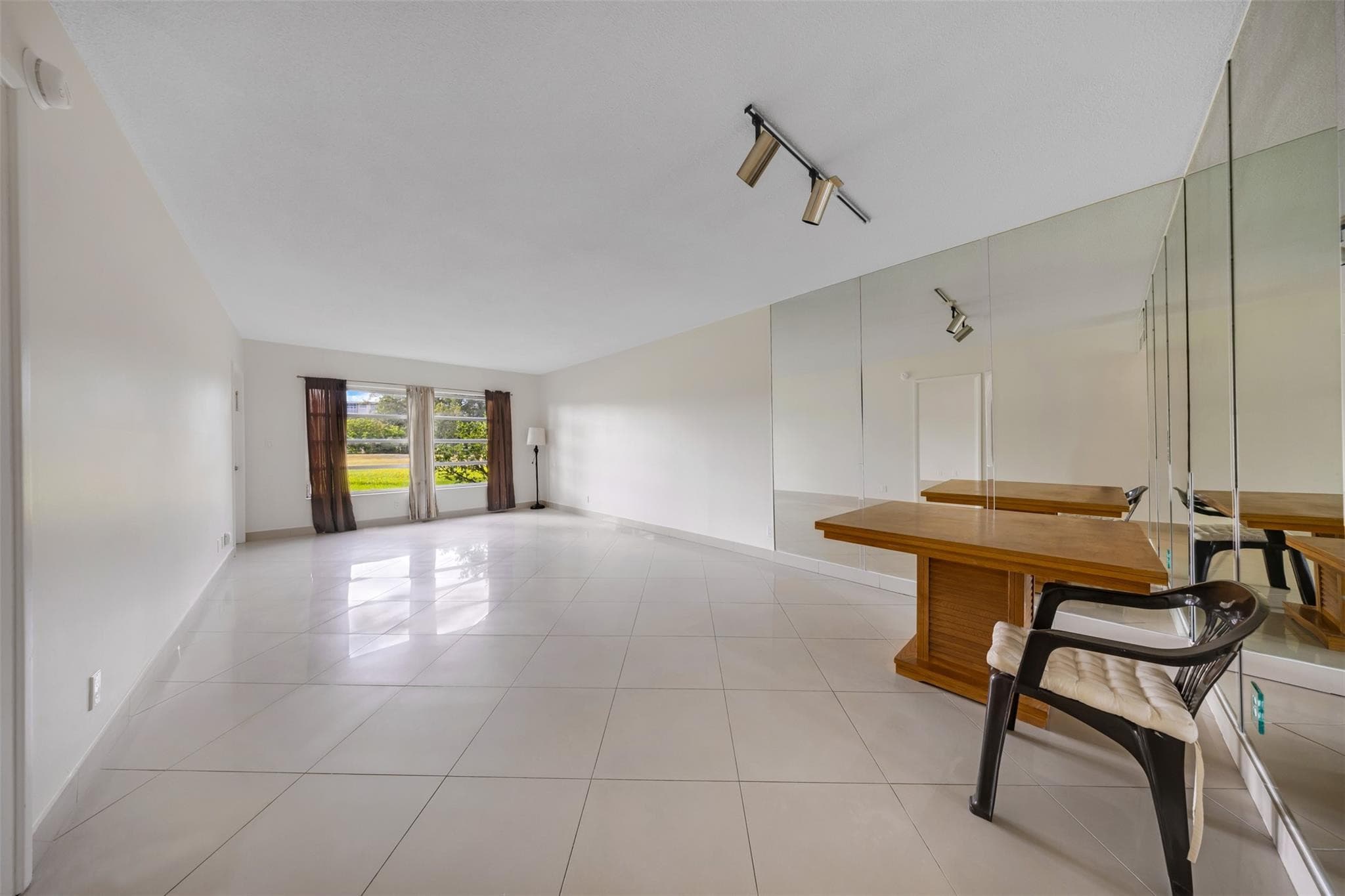 2850 N Palm Aire Drive 104, Pompano Beach, FL 33069 — photo 6 of 23