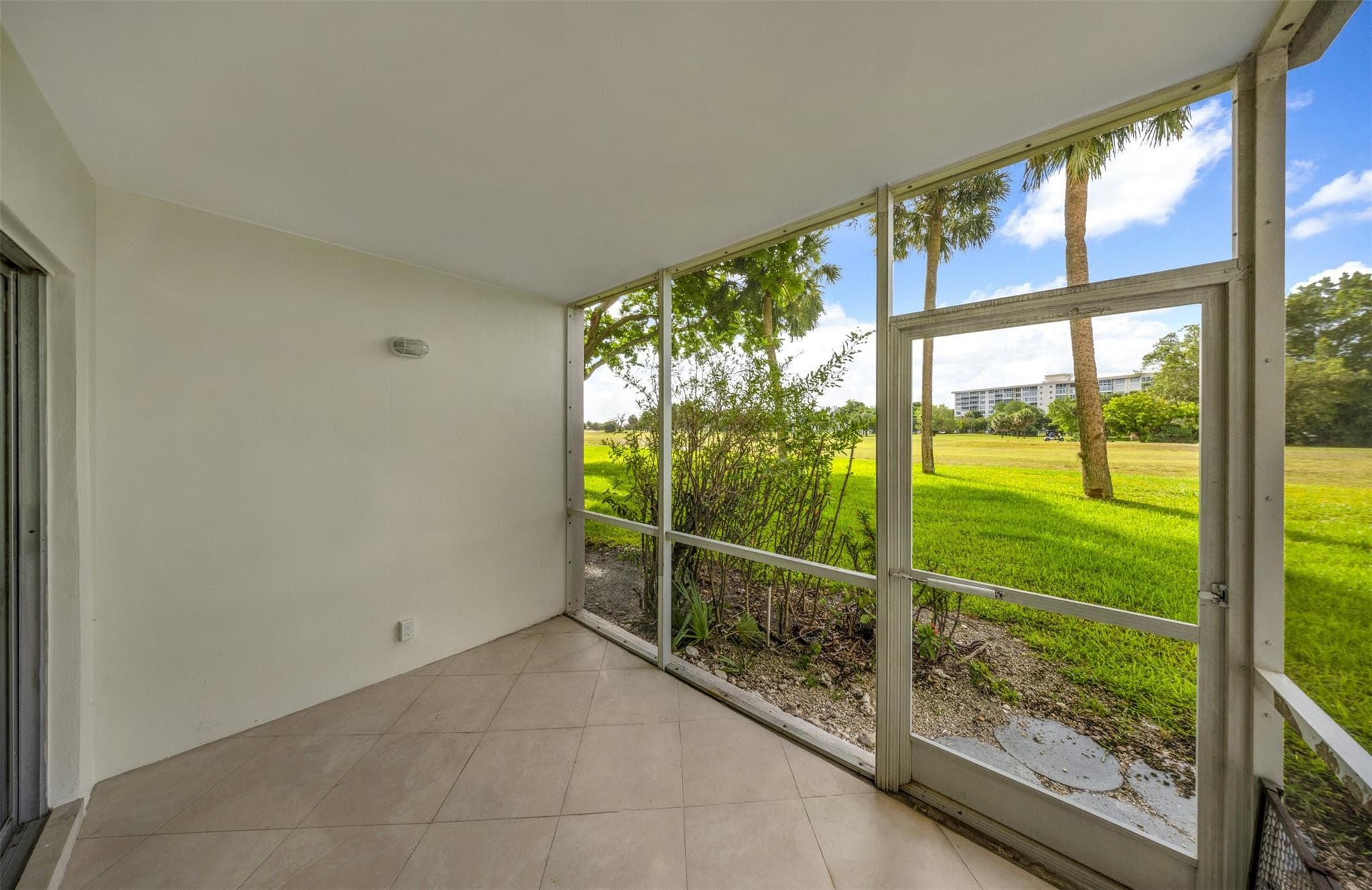 2850 N Palm Aire Drive 104, Pompano Beach, FL 33069 — photo 19 of 23