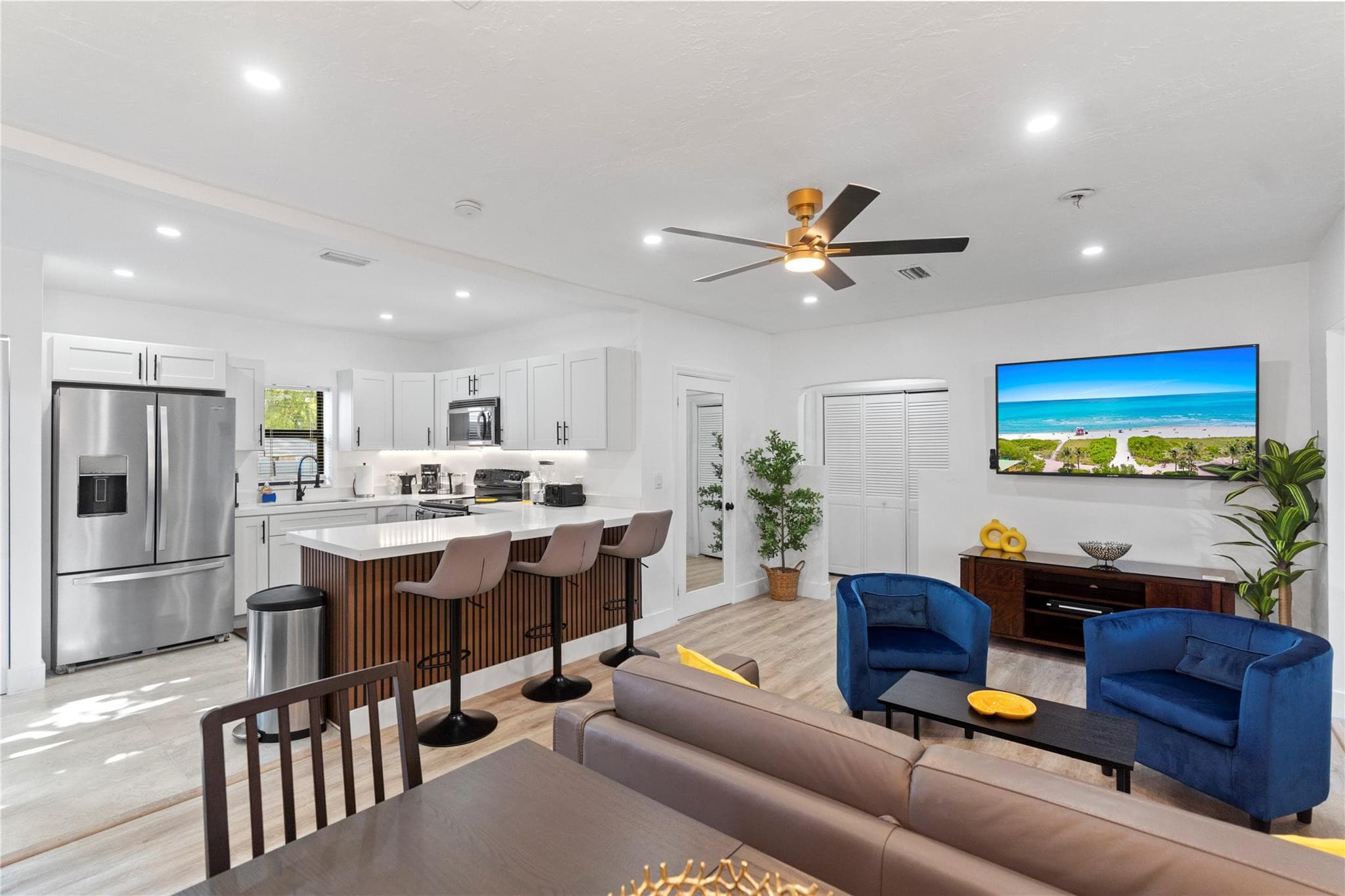 719 NE 36th Street, Oakland Park, FL 33334 — photo 1 of 44