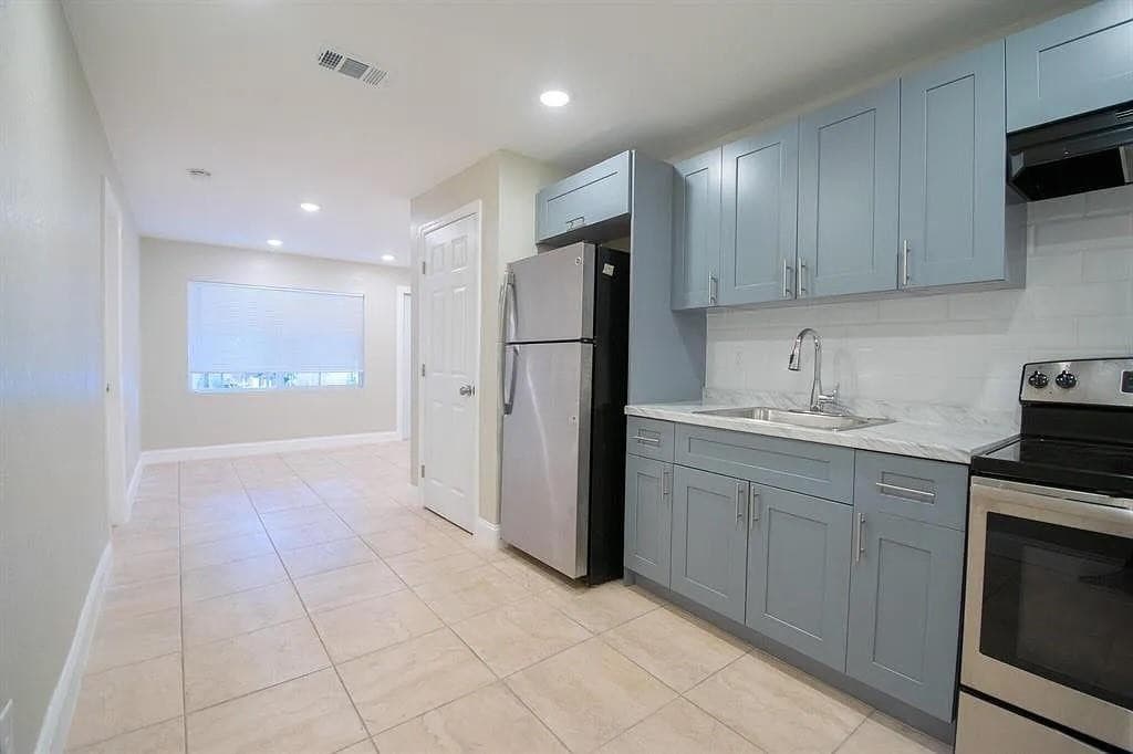 508 N 23rd Street, Fort Pierce, FL 34950 — photo 5 of 13