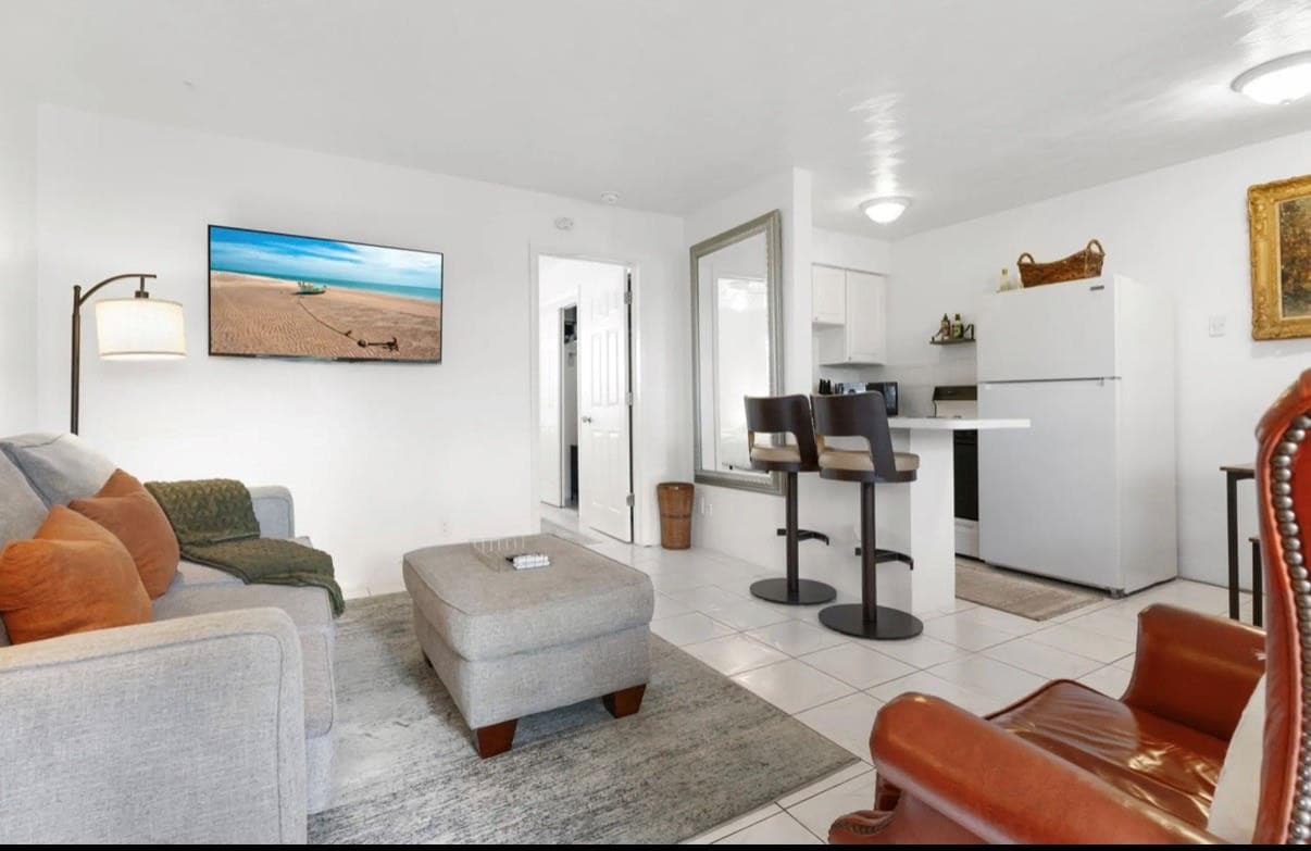 820 NE 16th Avenue 3, Fort Lauderdale, FL 33304 — photo 1 of 11