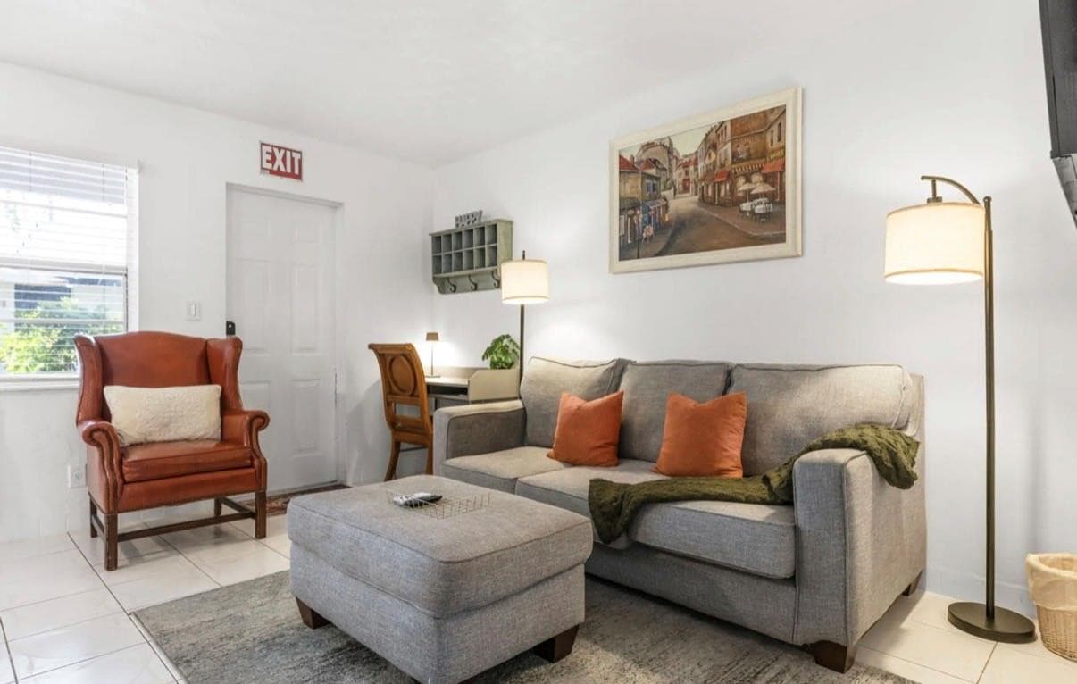 820 NE 16th Avenue 7, Fort Lauderdale, FL 33304 — photo 2 of 9