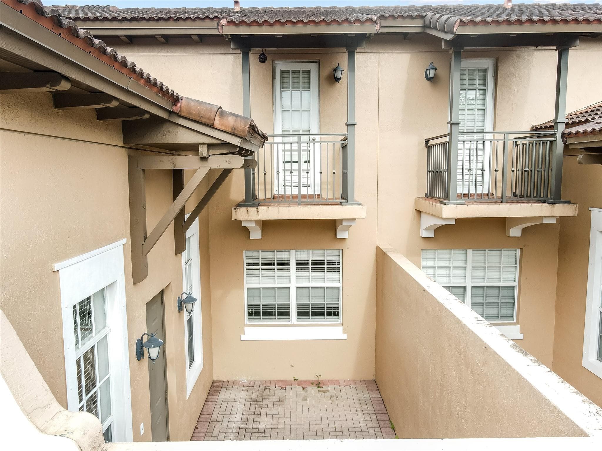 1061 SW 147th Terrace, Pembroke Pines, FL 33027 — photo 4 of 28
