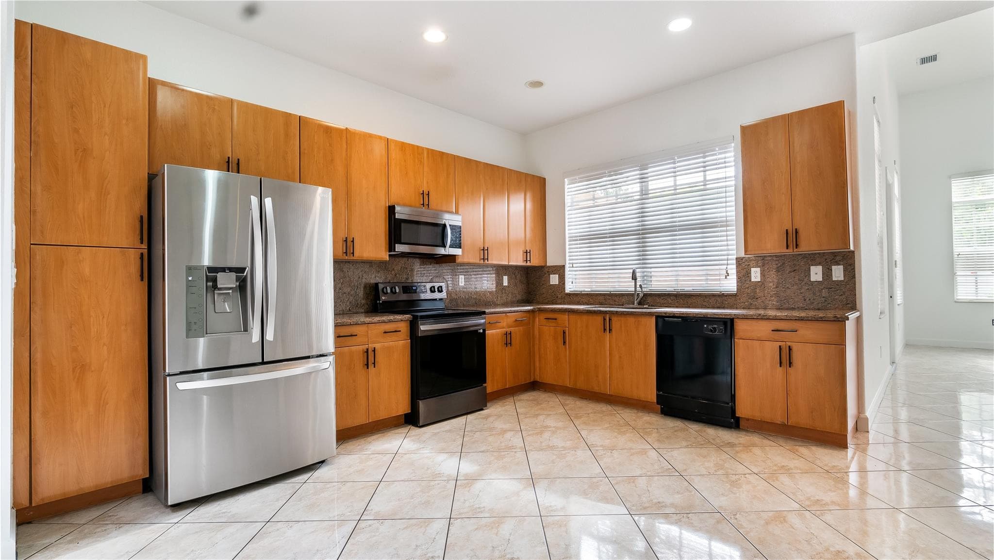 1061 SW 147th Terrace, Pembroke Pines, FL 33027 — photo 11 of 28