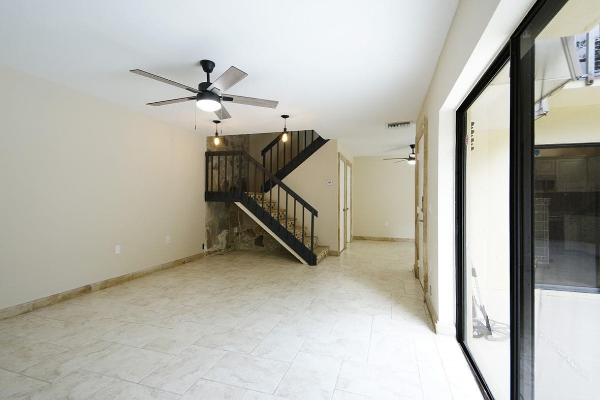 1700 Embassy Drive 402, West Palm Beach, FL 33401 — photo 5 of 38