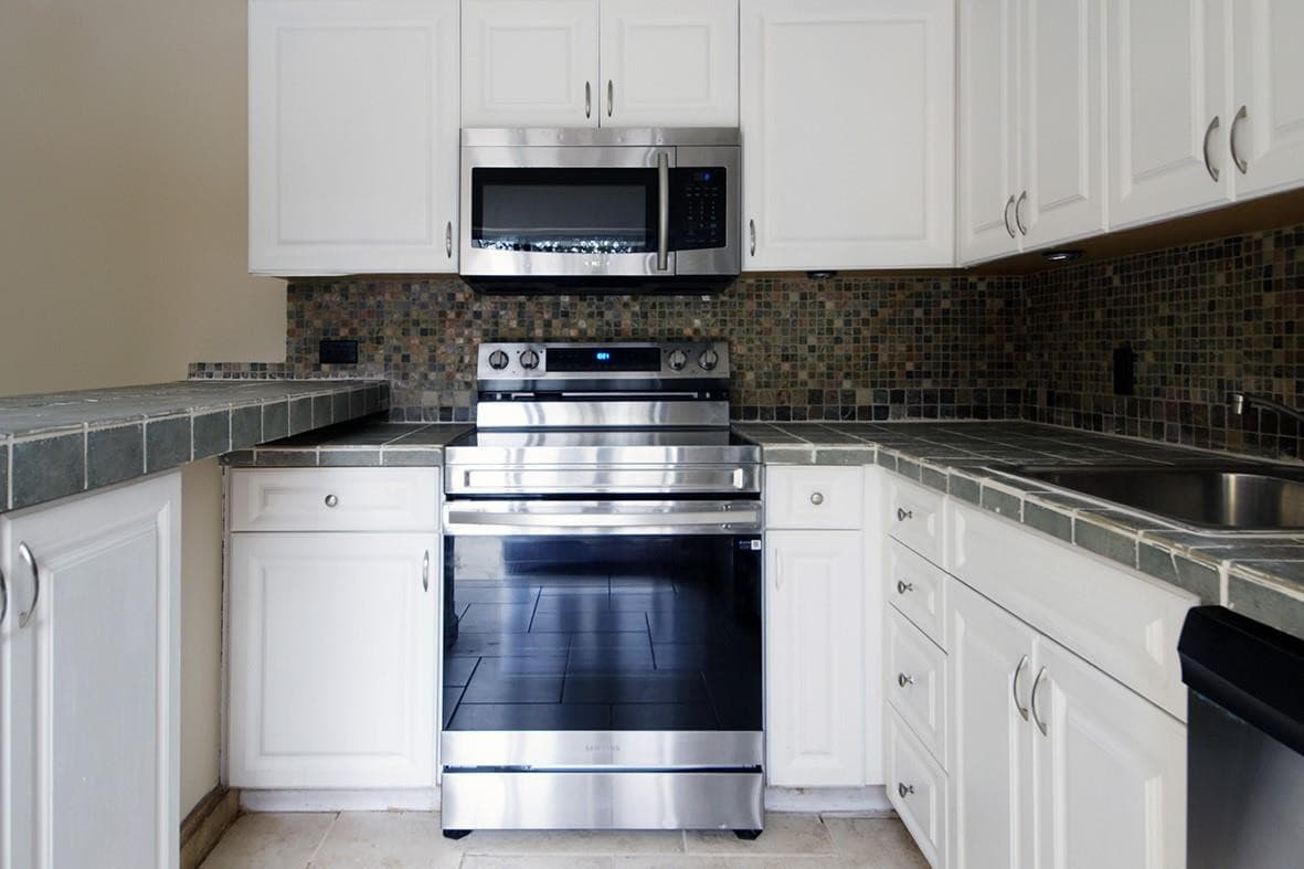 1700 Embassy Drive 402, West Palm Beach, FL 33401 — photo 14 of 38