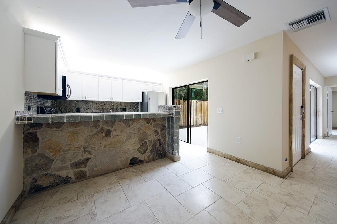 1700 Embassy Drive 402, West Palm Beach, FL 33401 — photo 11 of 38