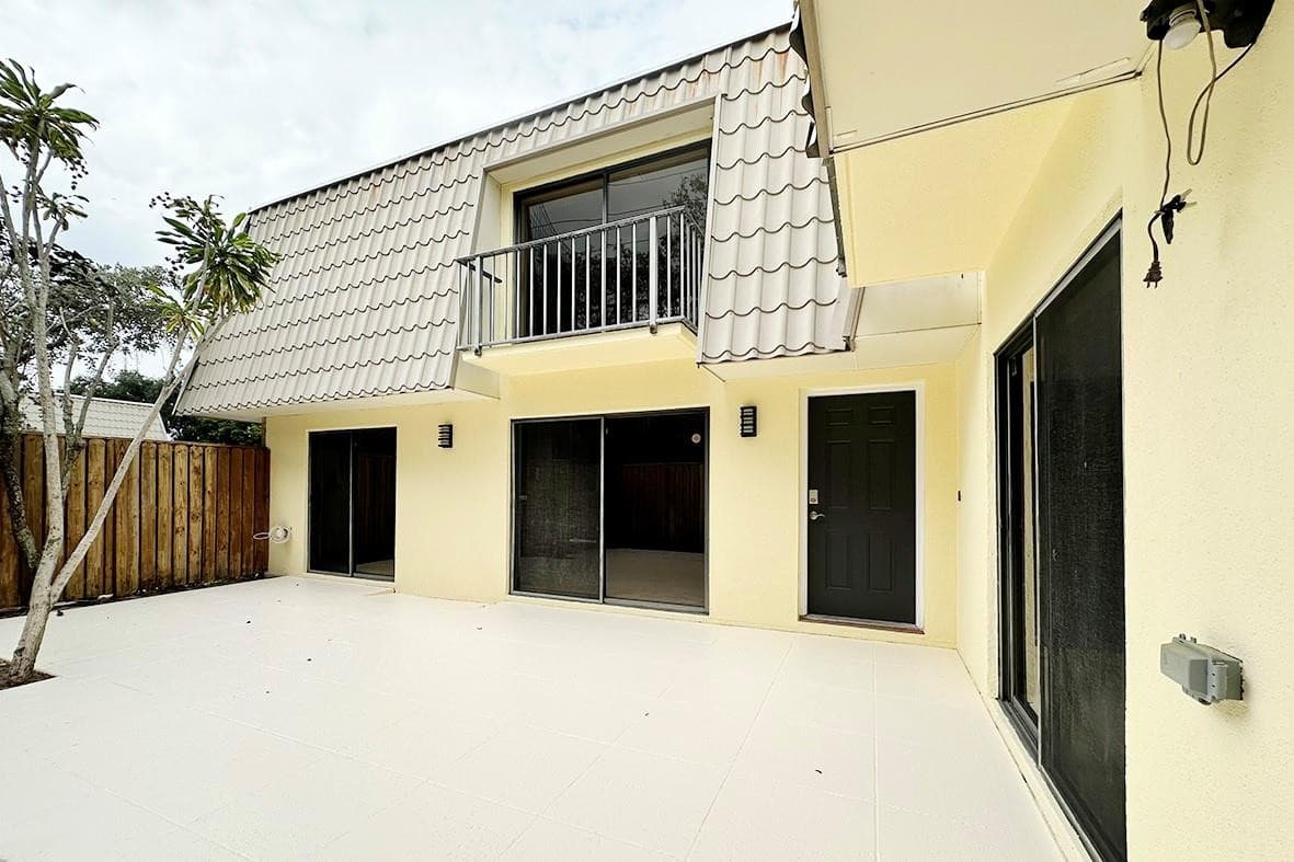 1700 Embassy Drive 402, West Palm Beach, FL 33401 — photo 33 of 38