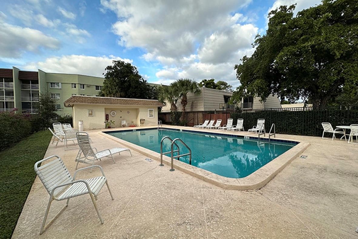 1700 Embassy Drive 402, West Palm Beach, FL 33401 — photo 36 of 38